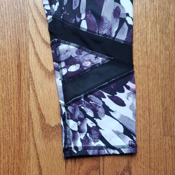 Gaiam High Rise Capri - Picture 2 of 7